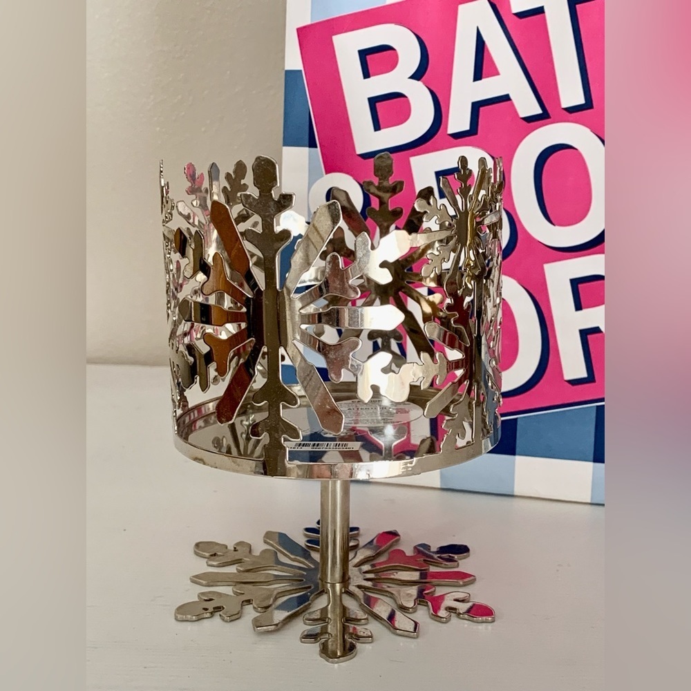 Bath and body works 3 wick candle holder. (Candle not included)